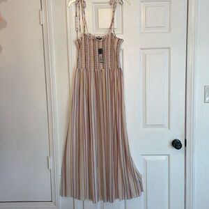 Adorable dress by Wild Fable. NWT Tie straps on shoulder Sz-M Elastic bust